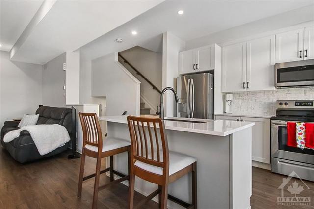 135 Attwell Private, Townhouse with 2 bedrooms, 3 bathrooms and 2 parking in Ottawa ON | Image 9