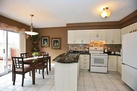 81 Royal Ridge Cres, House detached with 3 bedrooms, 3 bathrooms and 4 parking in Vaughan ON | Image 4