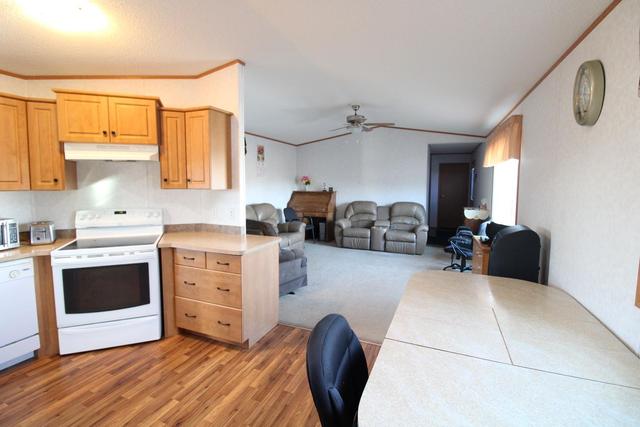 728 2 St, House detached with 3 bedrooms, 2 bathrooms and 2 parking in Taber MD AB | Image 3