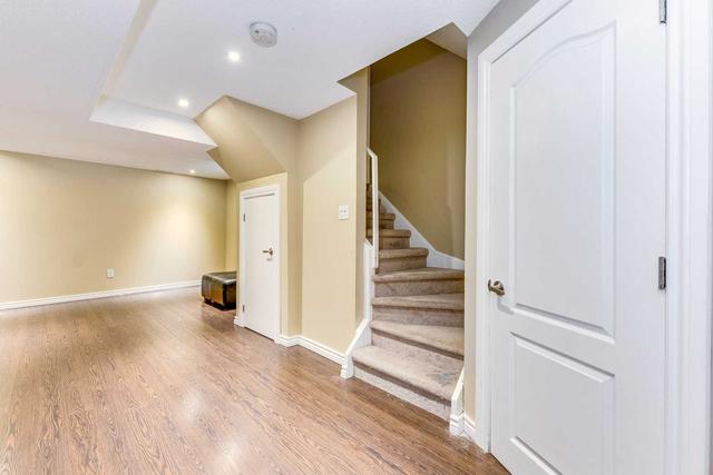 3297 Camberwell Dr, House semidetached with 3 bedrooms, 3 bathrooms and 3 parking in Mississauga ON | Image 4
