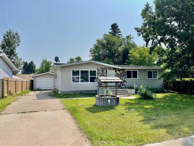 409 3 Street, House detached with 4 bedrooms, 1 bathrooms and 4 parking in Wainwright AB | Image 1