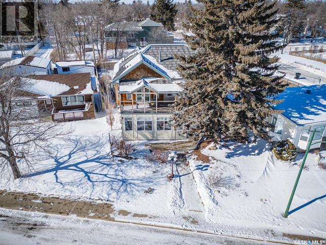 1305 Spadina Crescent W, House detached with 5 bedrooms, 4 bathrooms and null parking in Saskatoon SK | Image 2