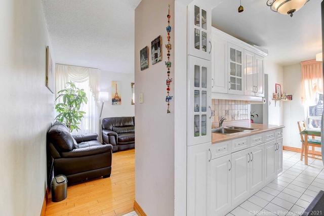 39 Four Leaf Dr, House detached with 3 bedrooms, 2 bathrooms and 5 parking in Toronto ON | Image 23