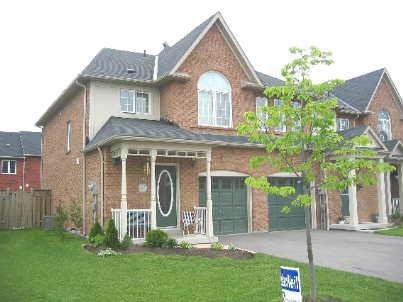 86 Stokely Cres, House attached with 3 bedrooms, 3 bathrooms and 2 parking in Whitby ON | Image 1