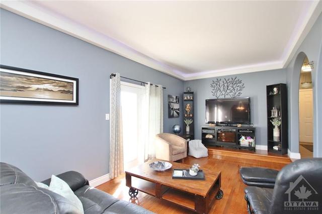 6748 Fallowfield Road, House detached with 3 bedrooms, 3 bathrooms and 20 parking in Ottawa ON | Image 15