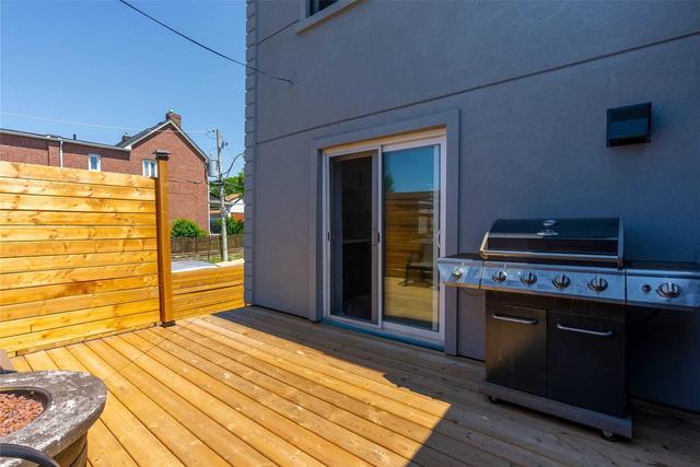 902 Woodbine Ave, House semidetached with 3 bedrooms, 3 bathrooms and 2 parking in Toronto ON | Image 7