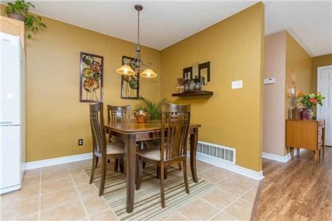 64 Logan Crt, House semidetached with 2 bedrooms, 1 bathrooms and 2 parking in Barrie ON | Image 4