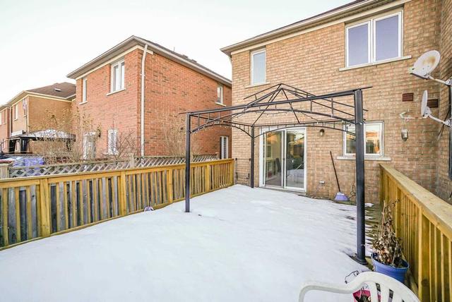 128 Olympia Cres, House semidetached with 3 bedrooms, 4 bathrooms and 4 parking in Brampton ON | Image 24