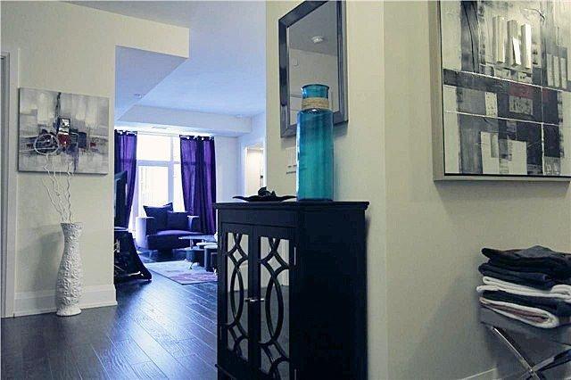 1030 - 1 Old Mill Dr, Condo with 2 bedrooms, 2 bathrooms and 2 parking in Toronto ON | Image 2