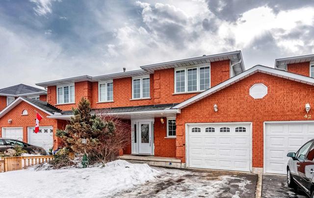 44 Chelsea Cres, House attached with 3 bedrooms, 3 bathrooms and 3 parking in Hamilton ON | Image 1