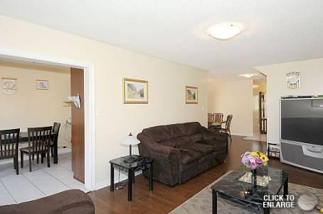 8 Topaz Crt, House detached with 3 bedrooms, 3 bathrooms and 3 parking in Vaughan ON | Image 4