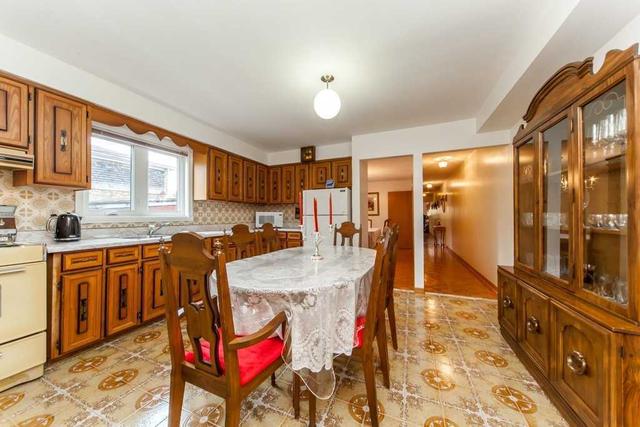 815 Gladstone Ave, House detached with 4 bedrooms, 3 bathrooms and 3 parking in Toronto ON | Image 2