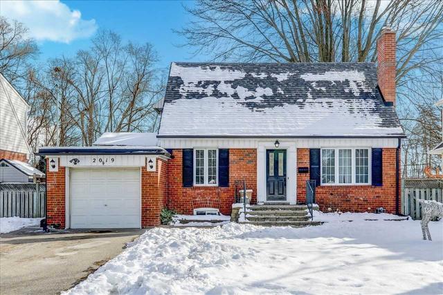 2019 Courtland Cres, House detached with 2 bedrooms, 2 bathrooms and 5 parking in Mississauga ON | Card Image