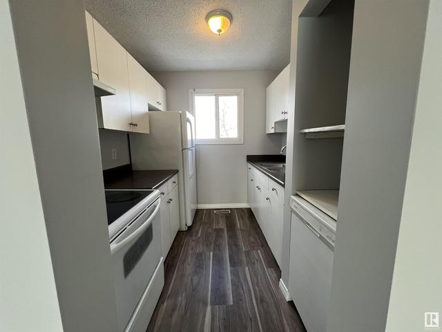 11356 139 Av Nw, House attached with 3 bedrooms, 1 bathrooms and 1 parking in Edmonton AB | Image 6
