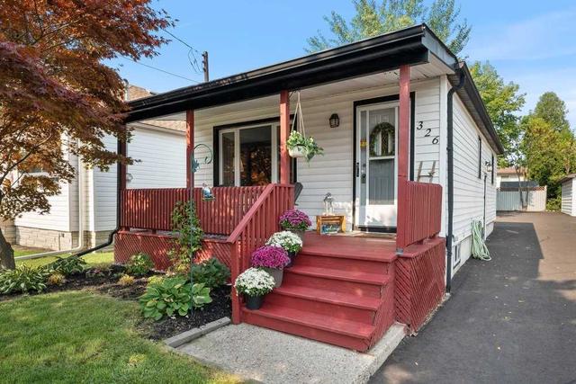 326 East 28th St, House detached with 2 bedrooms, 2 bathrooms and 2 parking in Hamilton ON | Image 2