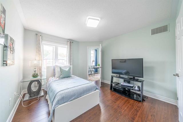 2393 Dress Circle Cres, House detached with 4 bedrooms, 3 bathrooms and 5 parking in Oshawa ON | Image 22