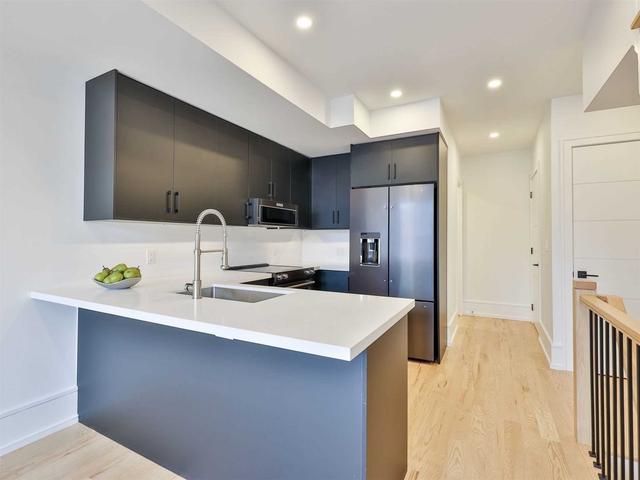 137 D'arcy St, House attached with 3 bedrooms, 2 bathrooms and 2 parking in Toronto ON | Image 2