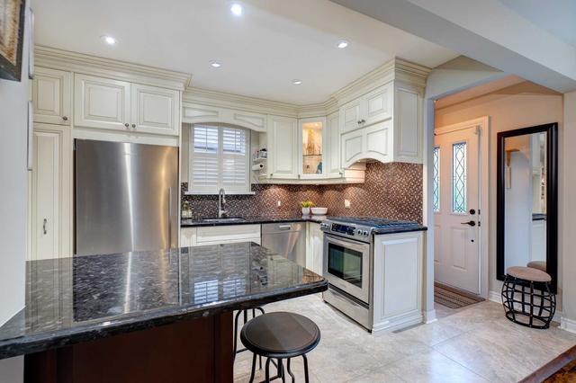 839 Kingston Rd, House detached with 2 bedrooms, 2 bathrooms and 1 parking in Toronto ON | Image 29