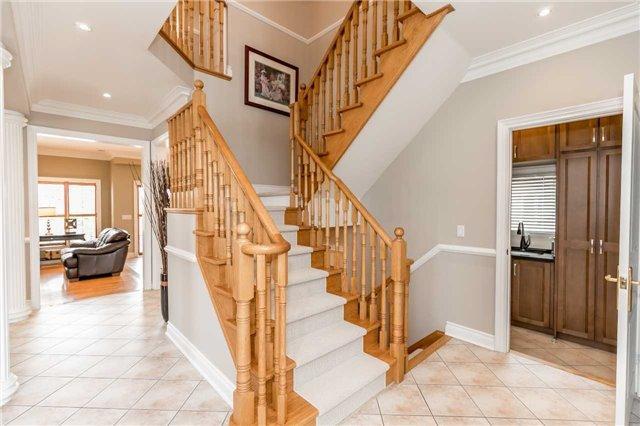 86 Kettle Crt, House detached with 4 bedrooms, 3 bathrooms and 4 parking in Vaughan ON | Image 3