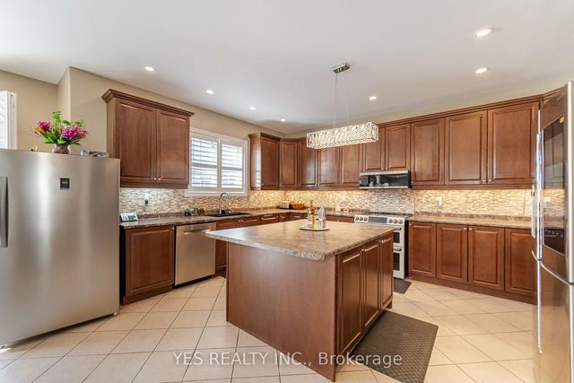 20 Janetville St, House detached with 4 bedrooms, 5 bathrooms and 9 parking in Brampton ON | Image 6