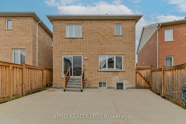 71 Stedford Cres, House detached with 4 bedrooms, 4 bathrooms and 5 parking in Brampton ON | Image 26