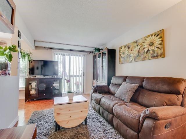 Th7 - 88 Rainbow Dr, Townhouse with 3 bedrooms, 2 bathrooms and 2 parking in Vaughan ON | Image 3