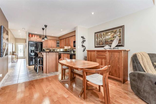 80 Oakhampton Tr, Townhouse with 3 bedrooms, 3 bathrooms and 2 parking in Hamilton ON | Image 5