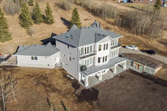 290102 240 Street W, House detached with 4 bedrooms, 2 bathrooms and 6 parking in Foothills County AB | Image 4