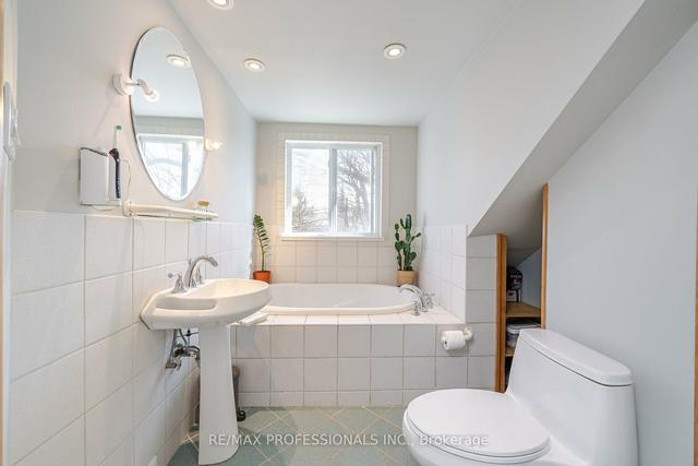 117 Eastville Ave, House detached with 3 bedrooms, 3 bathrooms and 4 parking in Toronto ON | Image 17