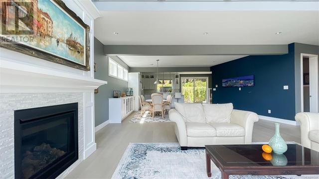 3894 Wilkinson Rd, House detached with 6 bedrooms, 5 bathrooms and 6 parking in Saanich BC | Image 5