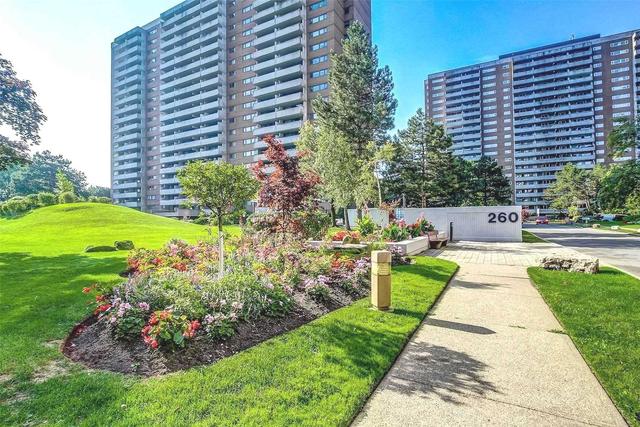 2005 - 260 Scarlett Rd, Condo with 2 bedrooms, 2 bathrooms and 1 parking in Toronto ON | Image 13