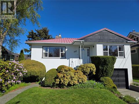 147 Howe St, House detached with 4 bedrooms, 2 bathrooms and 1 parking in Victoria BC | Card Image
