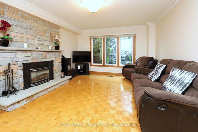 4229 Capilano Crt, House detached with 4 bedrooms, 3 bathrooms and 8 parking in Mississauga ON | Image 9