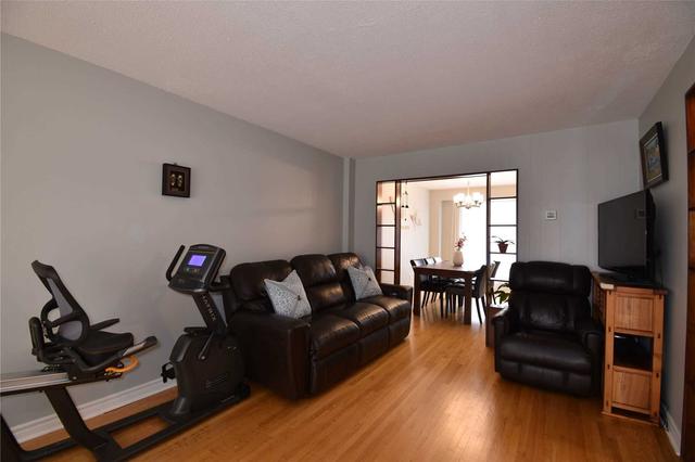 14 Tangle Briar Way, Townhouse with 3 bedrooms, 3 bathrooms and 2 parking in Toronto ON | Image 17