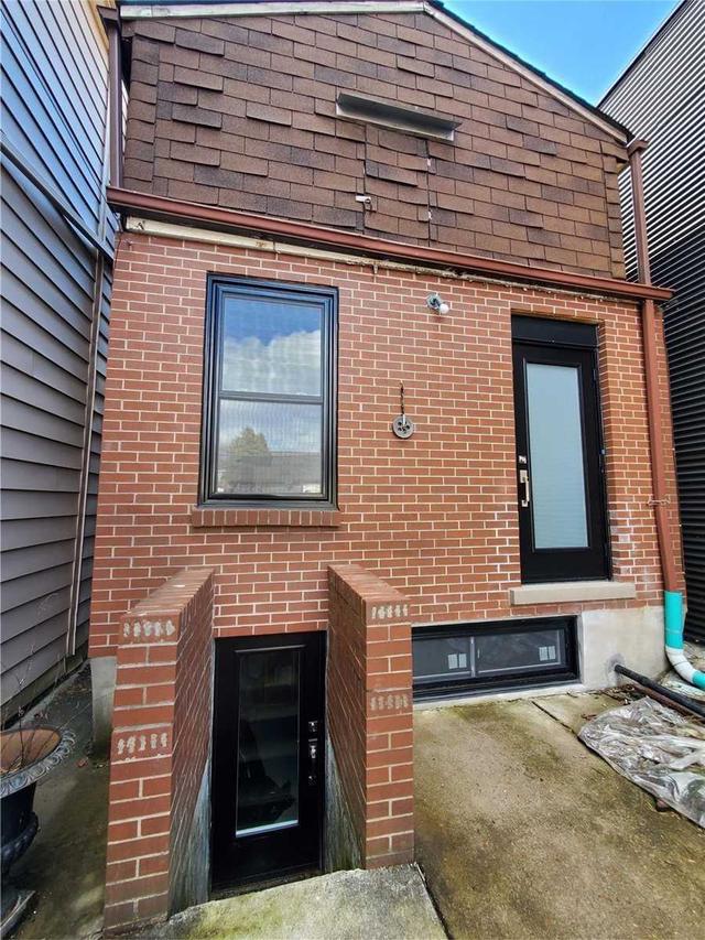 139 Christie St, House detached with 2 bedrooms, 1 bathrooms and 1 parking in Toronto ON | Image 4