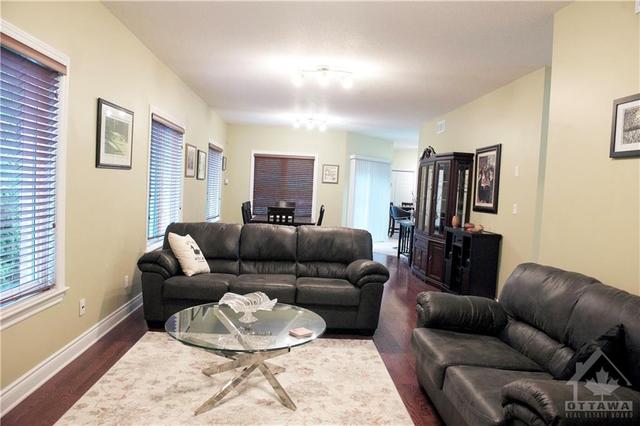 1464 Queensdale Avenue, House detached with 3 bedrooms, 3 bathrooms and 6 parking in Ottawa ON | Image 8