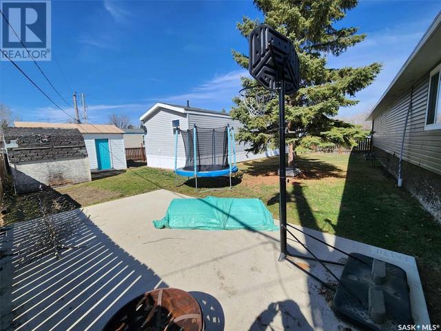 305 5th Avenue, Home with 3 bedrooms, 2 bathrooms and null parking in Caronport SK | Image 32