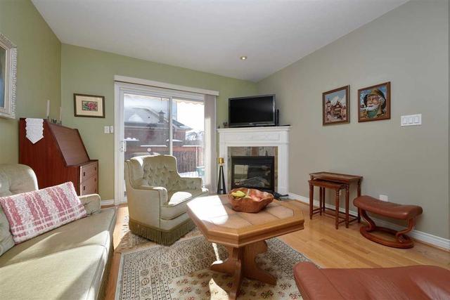 7 Briar Gate Way, Condo with 2 bedrooms, 3 bathrooms and 4 parking in New Tecumseth ON | Image 5