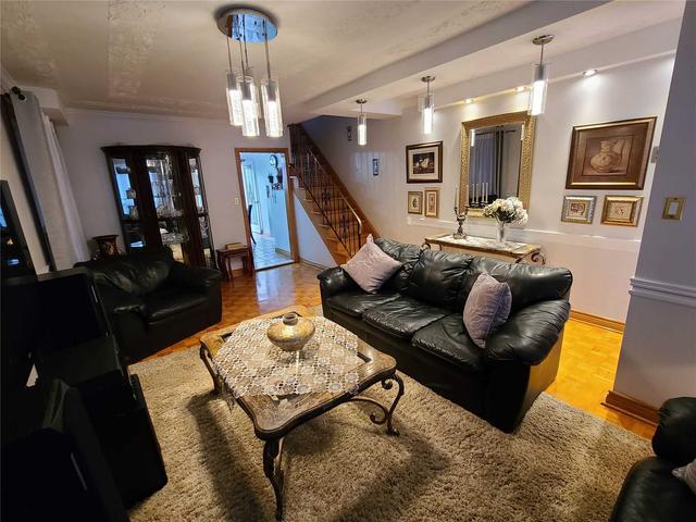 1322 Dupont St, House semidetached with 3 bedrooms, 2 bathrooms and 0 parking in Toronto ON | Image 15
