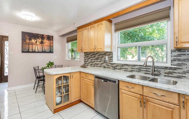 4 Leita Crt, House semidetached with 4 bedrooms, 3 bathrooms and 5 parking in Toronto ON | Image 2