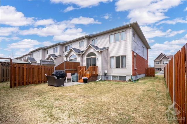 213 Silvermoon Crescent, Townhouse with 3 bedrooms, 3 bathrooms and 3 parking in Ottawa ON | Image 23
