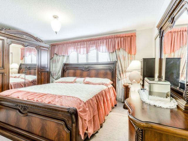 134 Lord Simcoe Dr, House detached with 4 bedrooms, 4 bathrooms and 2 parking in Brampton ON | Image 12