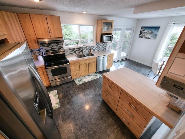 1257 Pass Creek Road, House detached with 5 bedrooms, 2 bathrooms and null parking in Central Kootenay J BC | Image 2