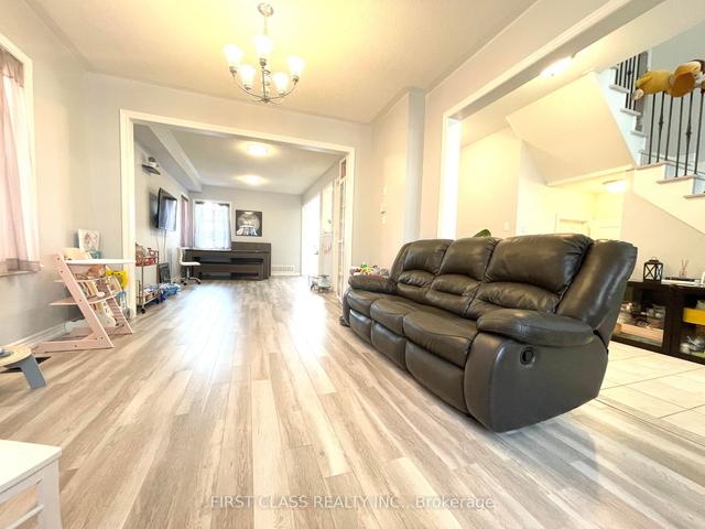 35 West Normandy Dr, House detached with 3 bedrooms, 3 bathrooms and 3 parking in Markham ON | Image 15