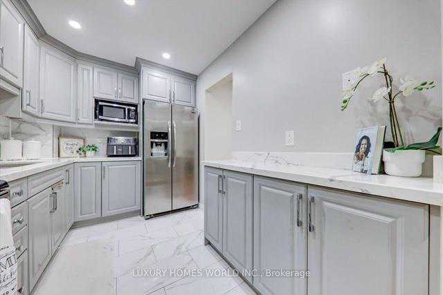 55 Dundalk Dr, Townhouse with 4 bedrooms, 3 bathrooms and 3 parking in Toronto ON | Image 20
