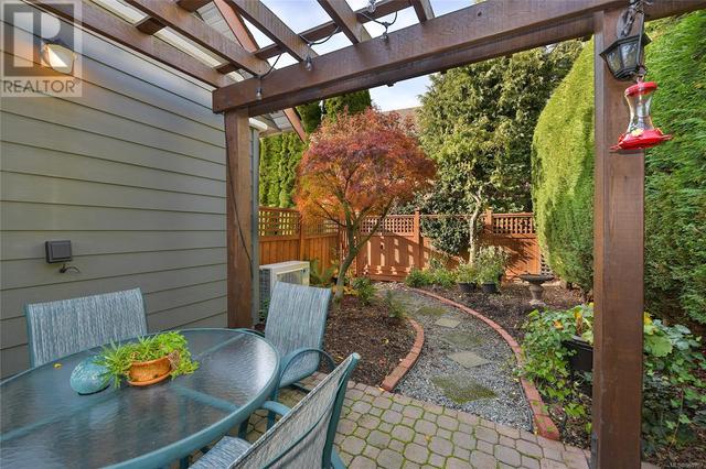 4037 Blackberry Lane, House detached with 3 bedrooms, 2 bathrooms and 1 parking in Saanich BC | Image 33
