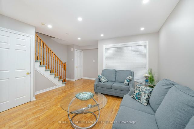 32 Maplehurst Sq N, House semidetached with 3 bedrooms, 3 bathrooms and 3 parking in Brampton ON | Image 34