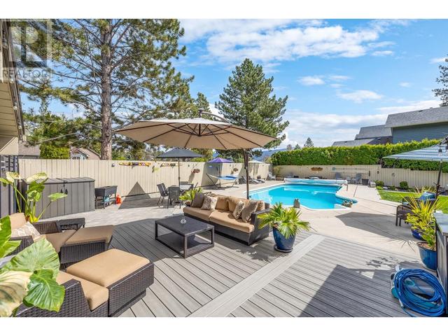 1047 Cascade Place, House detached with 4 bedrooms, 2 bathrooms and 6 parking in Kelowna BC | Image 6