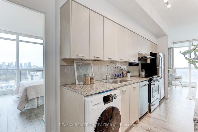 2111 - 29 Singer Crt, Condo with 2 bedrooms, 2 bathrooms and 1 parking in Toronto ON | Image 40