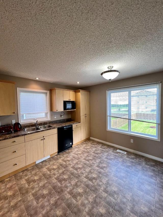 4823 53 Avenue, Home with 3 bedrooms, 1 bathrooms and 2 parking in Valleyview AB | Image 4
